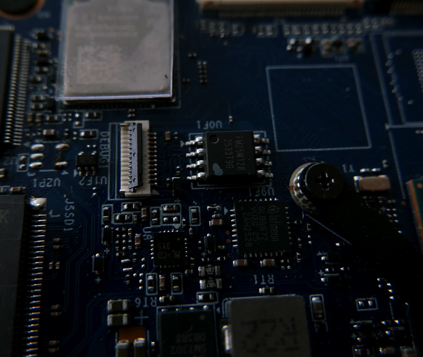 StarBook Horizon motherboard and processor detail